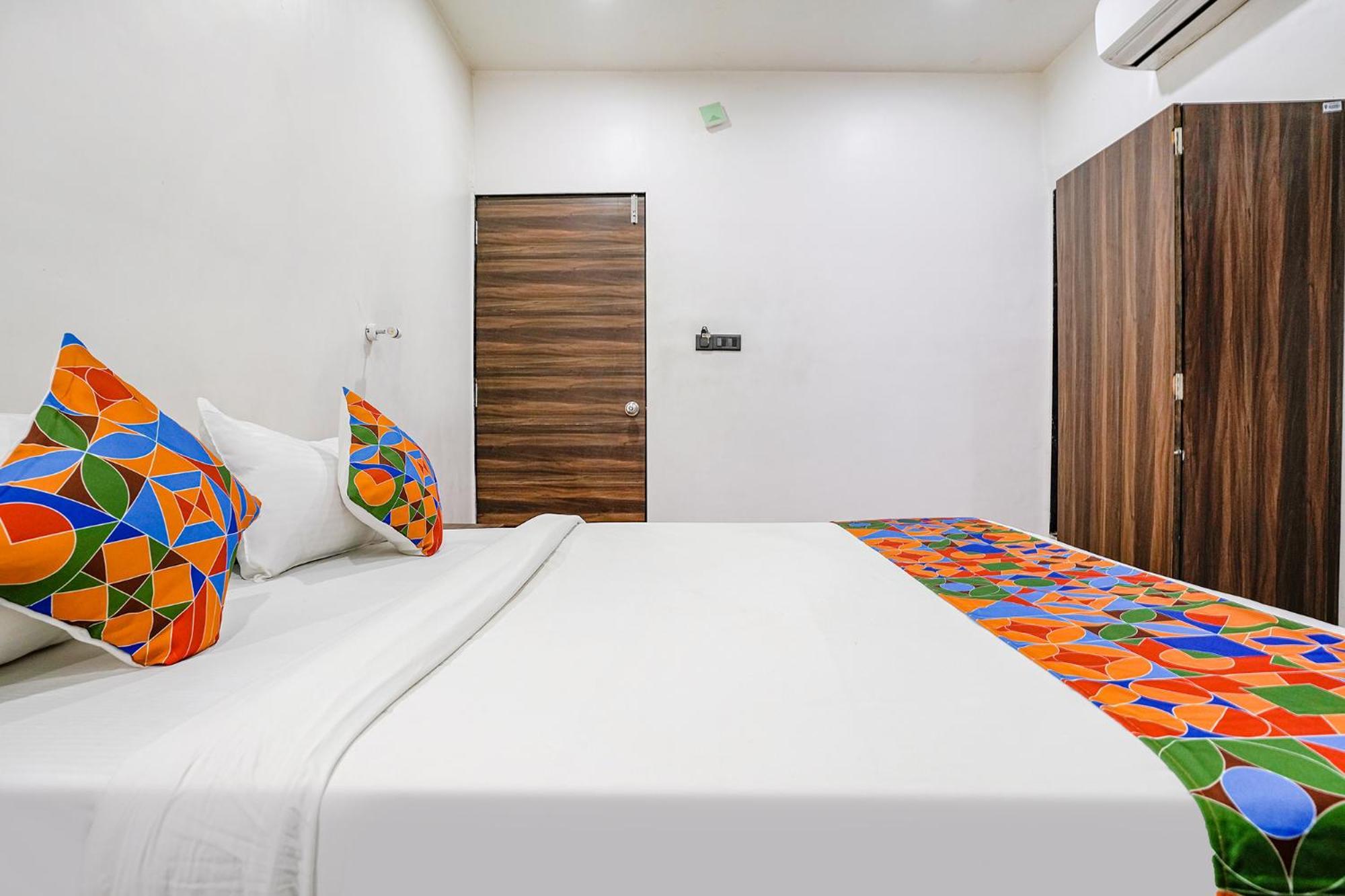 Fabhotel Lotus I Surat Esterno foto