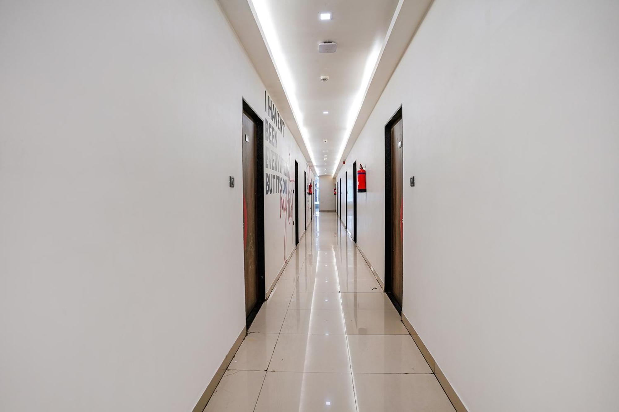 Fabhotel Lotus I Surat Esterno foto