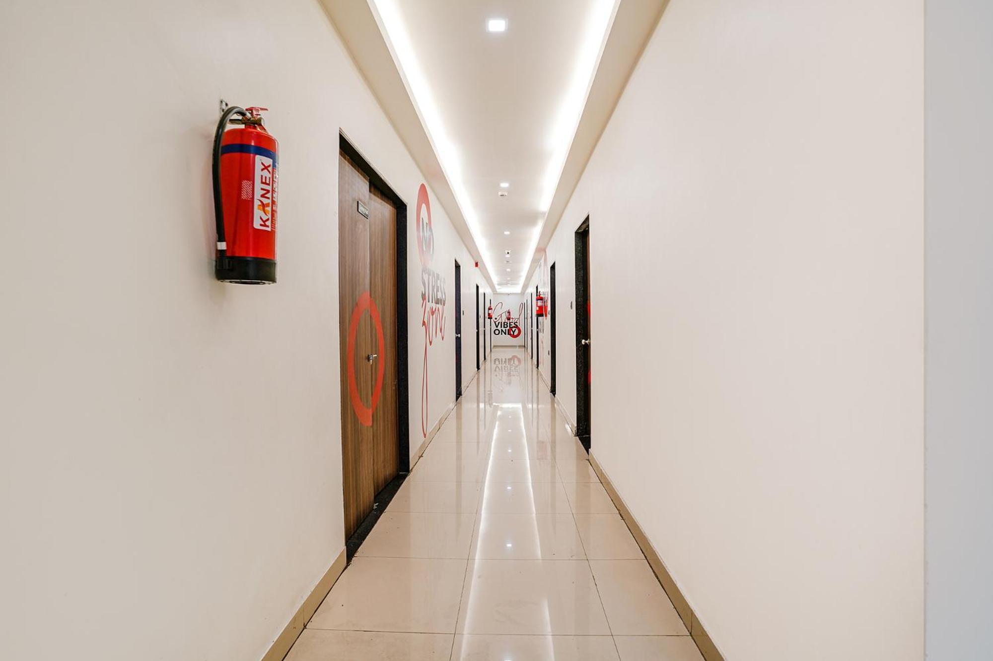 Fabhotel Lotus I Surat Esterno foto