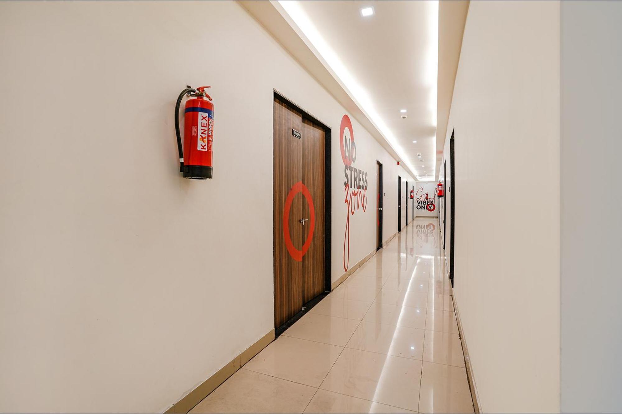 Fabhotel Lotus I Surat Esterno foto